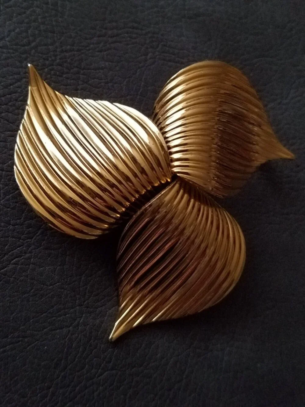 Vintage Sarah Coventry Trillium Goldtone Brooch